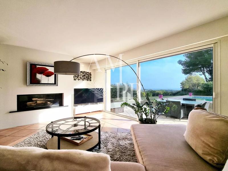 Villa - 215 m² - 8 pièces