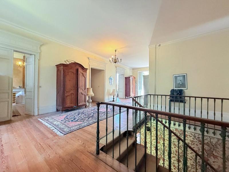 Château - 840 m² - 15 pièces