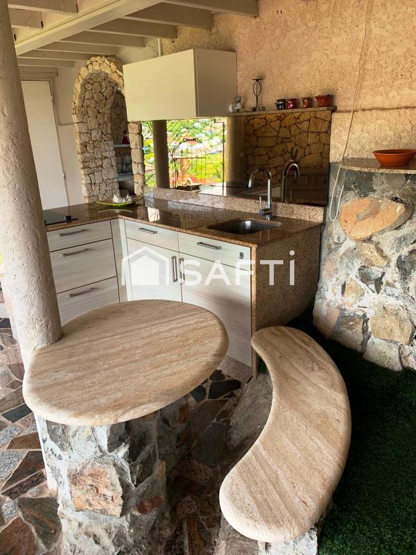 Maison - 219 m² - 4 pièces