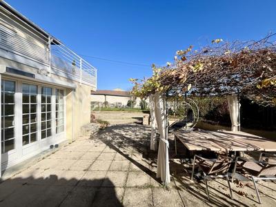 Maison - 201 m² - 7 pièces