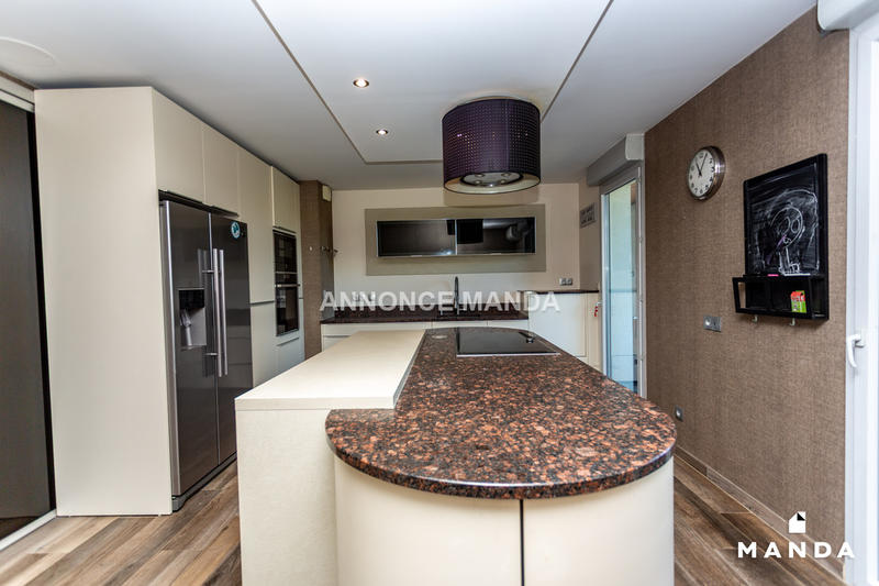 Appartement - 138 m² - 5 pièces