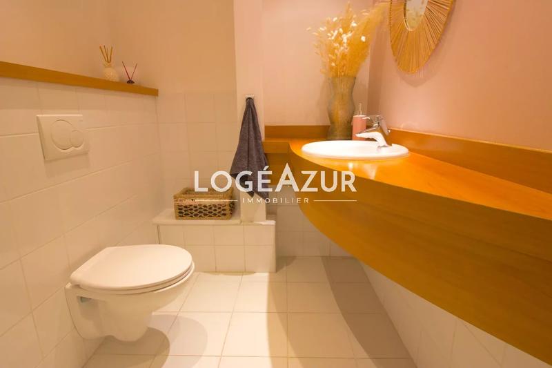 Local commercial - 228 m² - 6 pièces