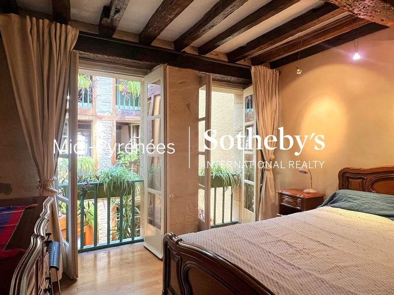 Maison - 377 m² - 12 pièces