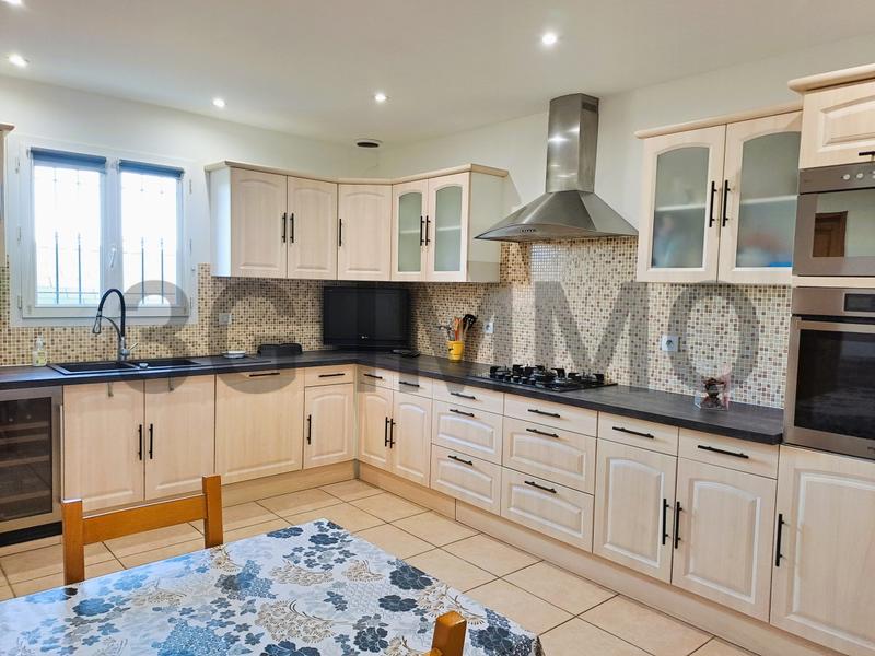 Maison traditionnelle - 143 m² - 7 pièces