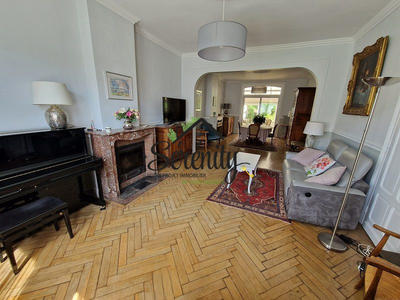 Maison - 287 m² - 10 pièces