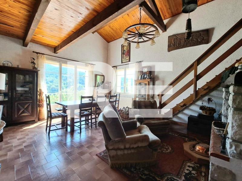 Villa - 208 m² - 9 pièces