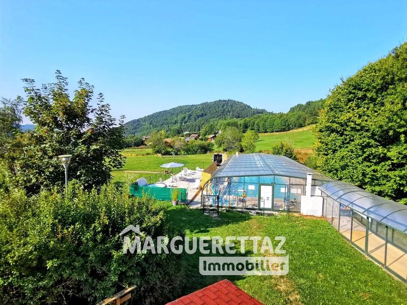 Propriété - 3 500 m² - 70 pièces