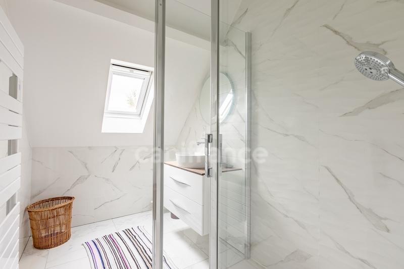 Maison - 260 m² - 8 pièces