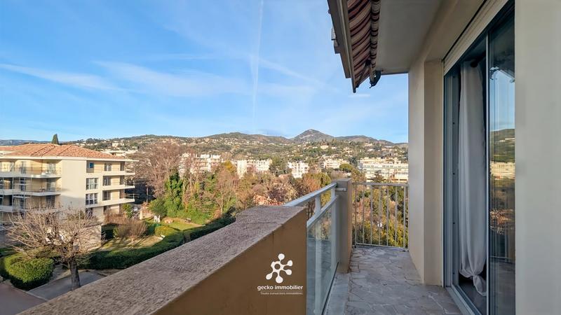 Appartement - 100 m² - 4 pièces