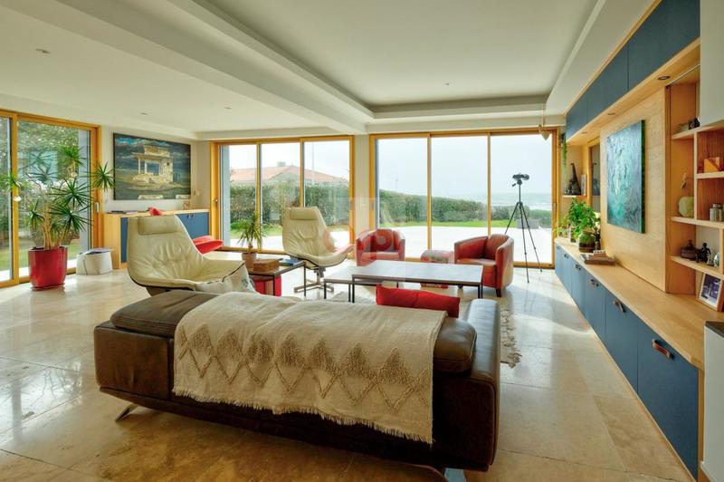 Maison d'architecte - 281 m² - 9 pièces