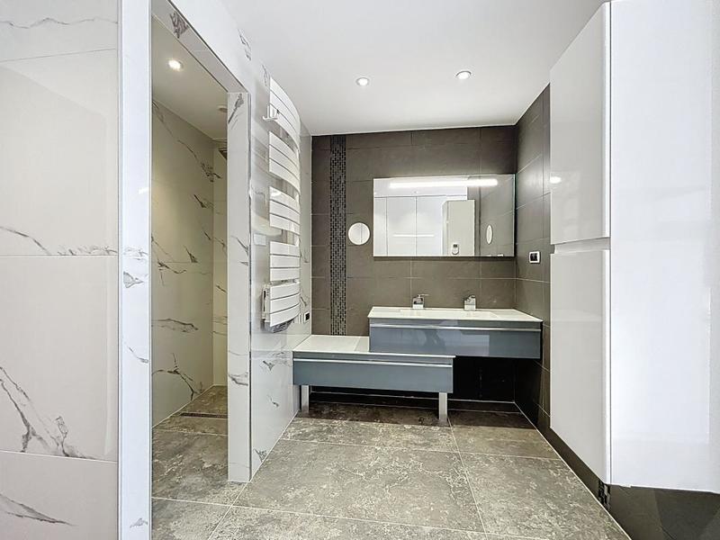 Maison - 222 m² - 7 pièces