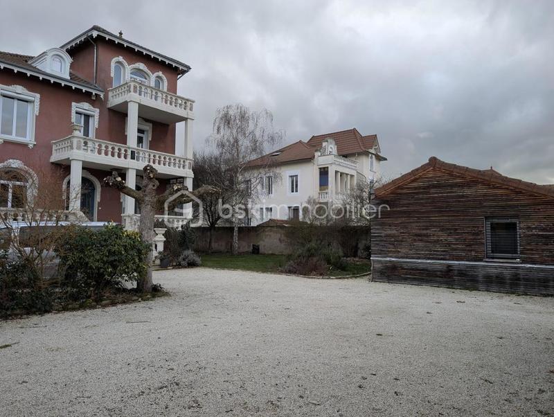 Demeure - 233 m² - 10 pièces