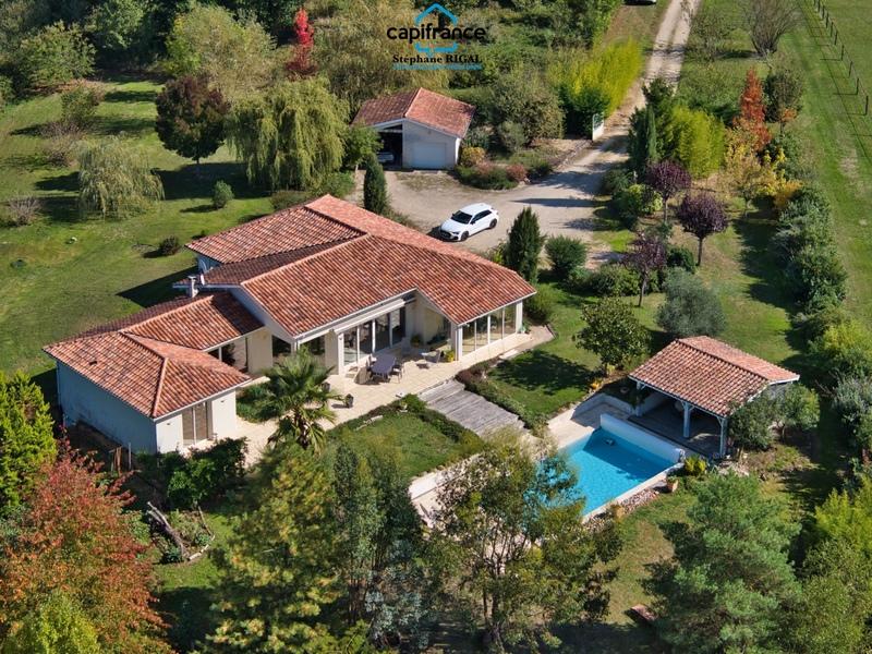 Propriété - 190 m² - 6 pièces