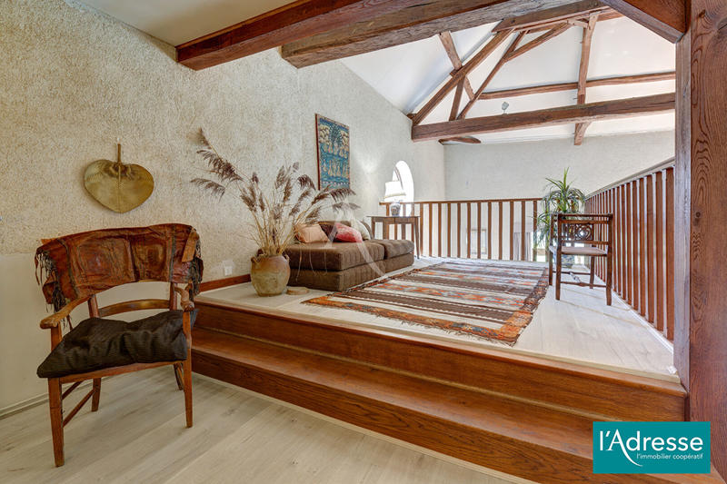 Maison - 324 m² - 8 pièces