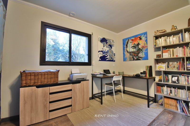 Maison traditionnelle - 210 m² - 9 pièces