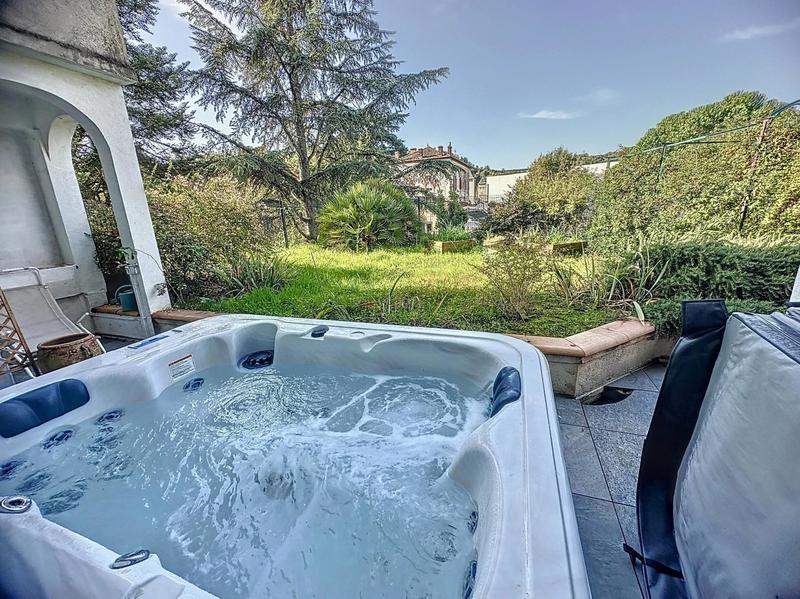 Appartement - 175 m² - 6 pièces