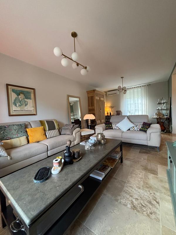 Villa - 213 m² - 5 pièces