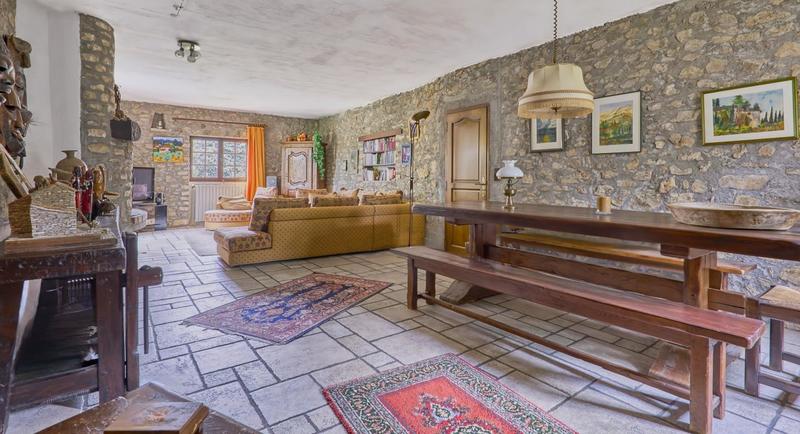 Propriété - 231 m² - 6 pièces