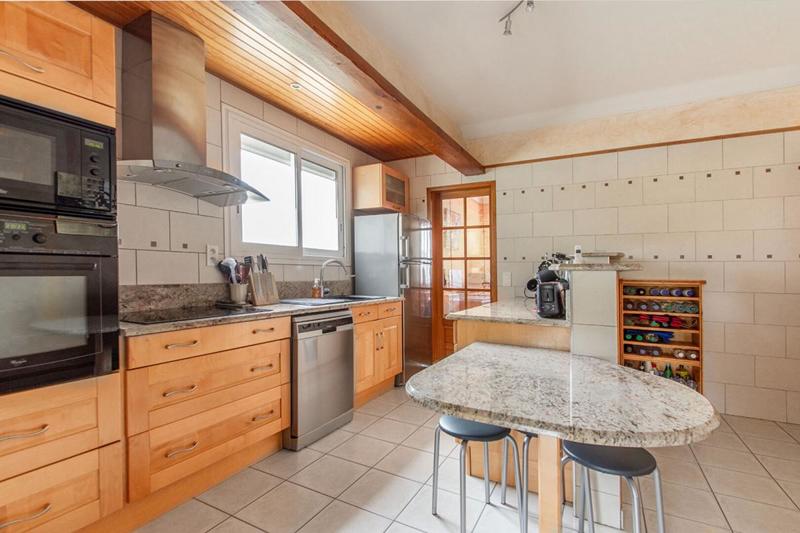 Maison - 232 m² - 11 pièces