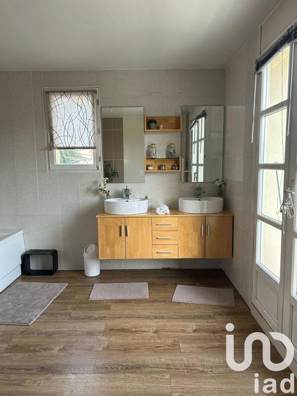 Maison - 214 m² - 8 pièces