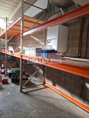 Entrepôt - 217 m²