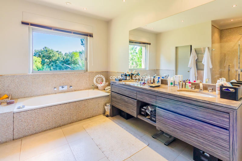 Maison - 320 m² - 6 pièces