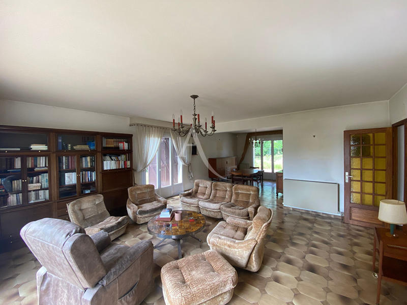 Maison - 260 m² - 9 pièces