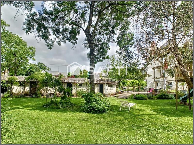 Maison - 240 m² - 9 pièces