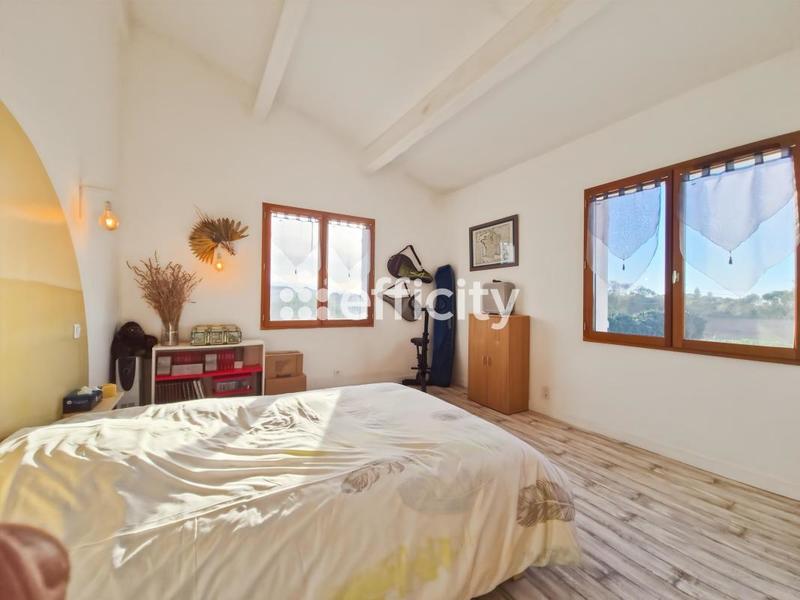 Pavillon - 218 m² - 9 pièces