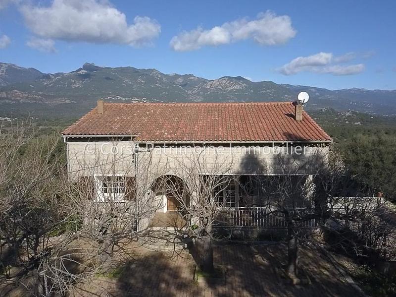 Maison traditionnelle - 250 m² - 5 pièces