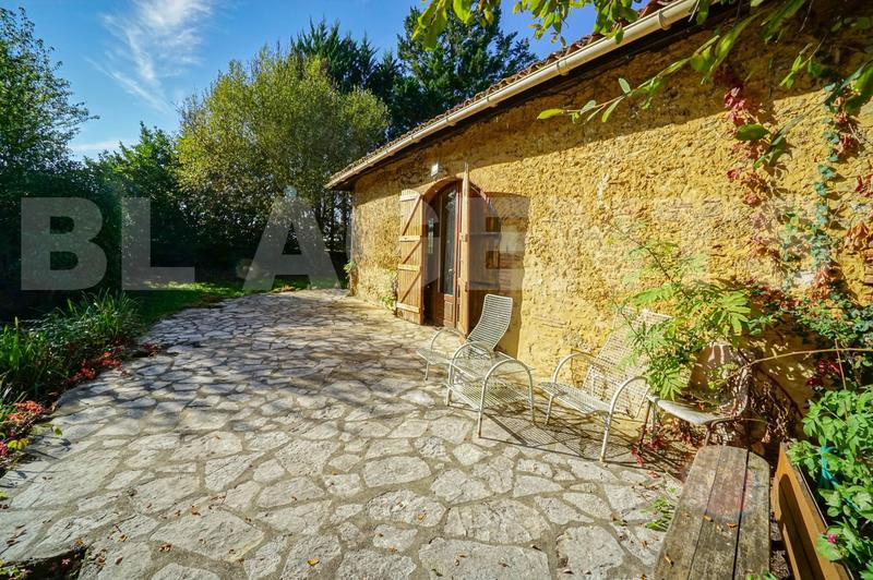 Propriété - 400 m² - 15 pièces