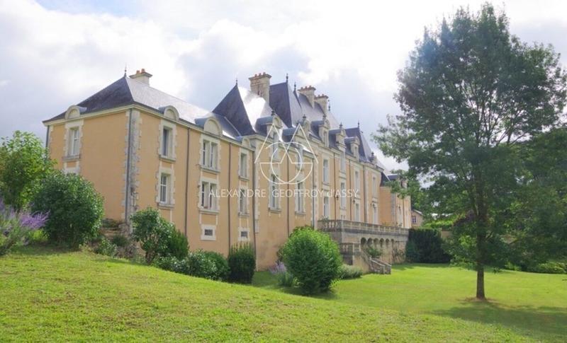 Château - 1 100 m² - 22 pièces