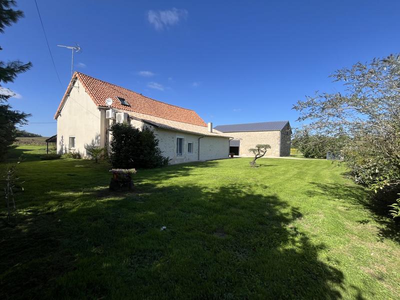 Maison - 220 m² - 7 pièces