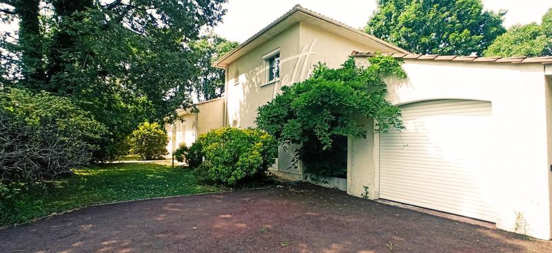 Maison traditionnelle - 204 m² - 6 pièces