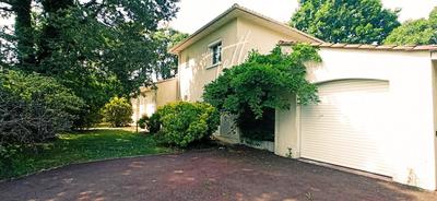 Maison traditionnelle - 204 m² - 6 pièces