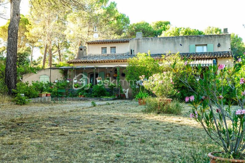 Propriété - 220 m² - 8 pièces