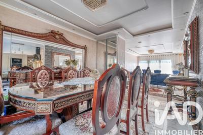 Maison - 190 m² - 8 pièces