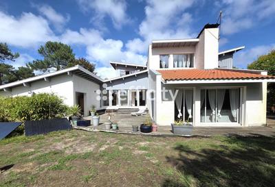 Maison - 178 m² - 8 pièces