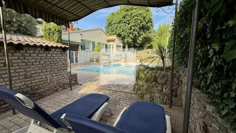 Villa - 100 m² - 5 pièces