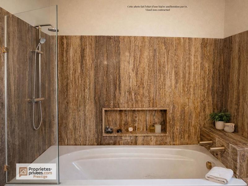 Maison - 233 m² - 8 pièces