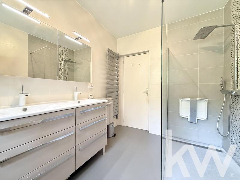 Maison - 166 m² - 9 pièces