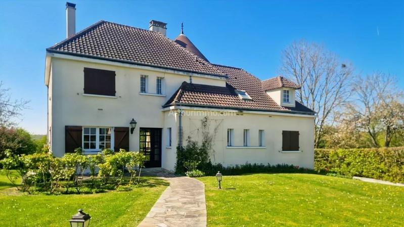 Maison - 210 m² - 9 pièces
