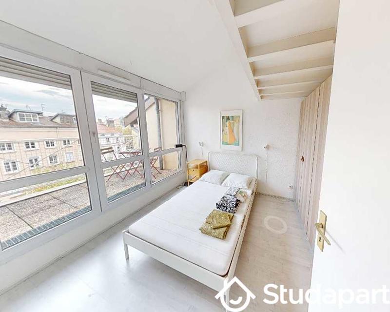 Chambre - 120 m² - 1 pièce