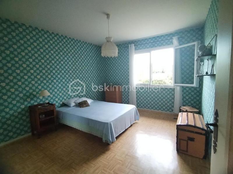 Maison traditionnelle - 222 m² - 9 pièces