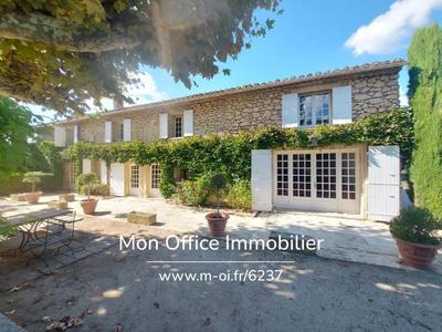 Maison - 434 m² - 13 pièces