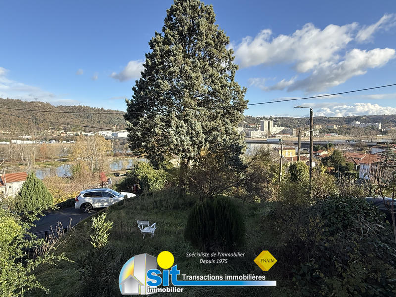 Maison - 99 m² - 6 pièces