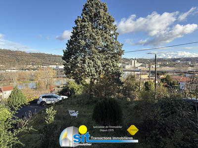 Maison - 99 m² - 6 pièces