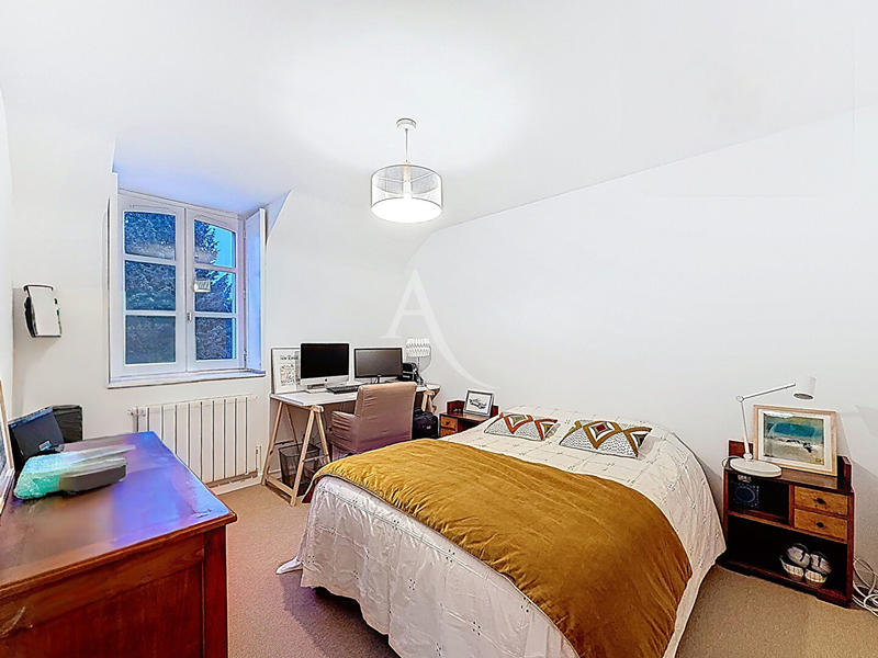 Maison - 203 m² - 11 pièces