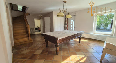 Maison - 198 m² - 7 pièces