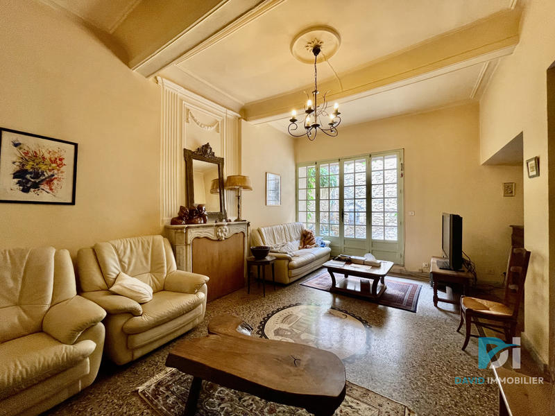 Maison - 263 m² - 8 pièces